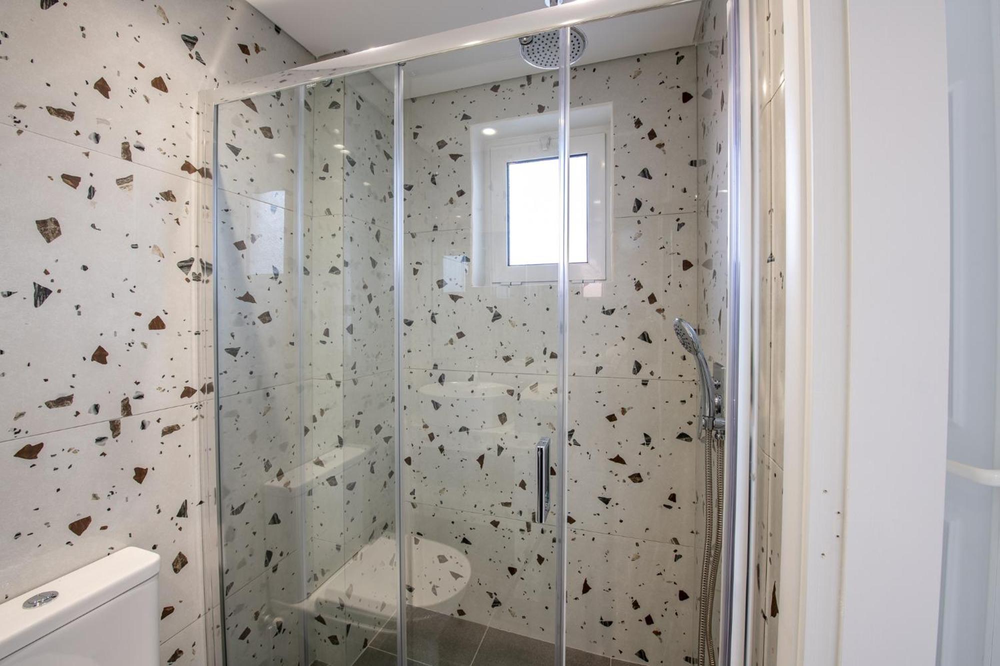 Avouris 2 Bedroom & Apartment